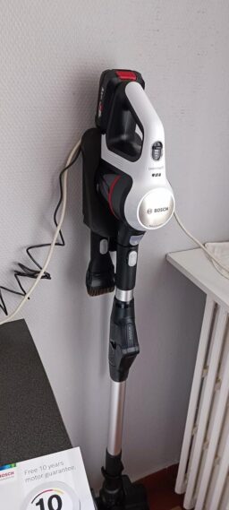 image client 1 Aspirateur Balai Bosch Unlimited 7 BBS711W