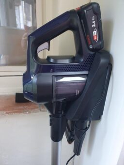 image client 1 Aspirateur Balai Bosch Unlimited 6 BBS611MAT