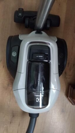 image client 1 Aspirateur Traineau sans Sac Electrolux Pure C9 PC91 4MG