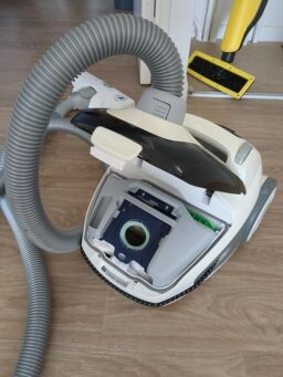 image client 10 Aspirateur Traîneau Electrolux Pure D8 PD82 8DB