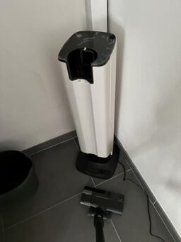 image client 10 Aspirateur Balai Roborock H60 Hub Ultra