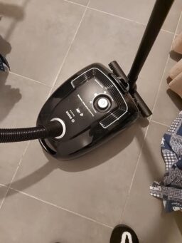 image client 2 Aspirateur Traîneau Bosch Série 4 BGL38BA2H