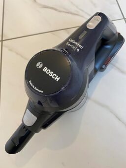 image client 2 Aspirateur Balai Bosch Unlimited 6 BBS611MAT