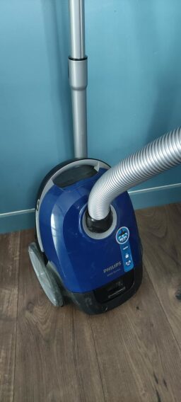 image client 2 Aspirateur avec Sac Philips Série 2000 FC8243-09