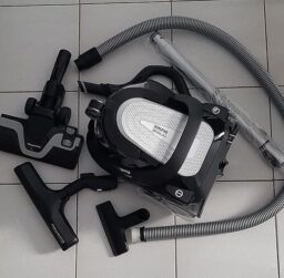 image client 2 Aspirateur sans Sac Rowenta Silence Force Cyclonic Effitech RO7935EA