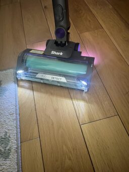image client 2 Aspirateur sans fil Shark PowerDetect DuoClean Detect IP1251EUT