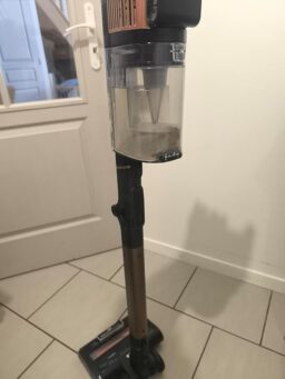 image client 2 Aspirateur Balai sans fil Multi Surfaces Shark Stratos Cuivre IZ400EUTBK