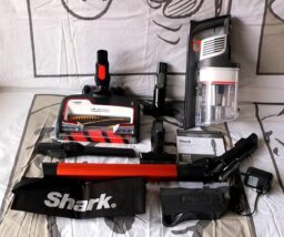 image client 3 Aspirateur Balai Shark IZ201EU sans fil