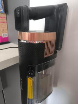 image client 3 Aspirateur Balai sans fil Multi Surfaces Shark Stratos Cuivre IZ400EUTBK