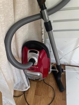 image client 4 Aspirateur avec Sac Rowenta Silence Force RO7473EA