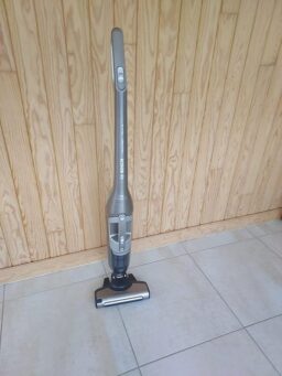 image client 8 Aspirateur Balai Bosch BBH3ALL23 Série 4 Flexxo