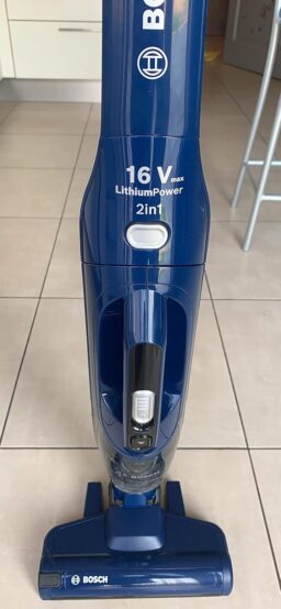 image client 8 Aspirateur Balai sans fil Bosch Série 2 BCHF216S