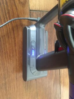image client 8 Aspirateur Balai Dyson Cyclone V10 Absolute