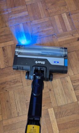 image client 8 Aspirateur Balai sans fil Shark PowerPro sans IZ370EU