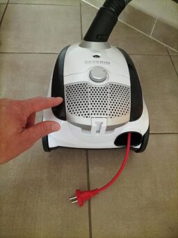 image client 9 Aspirateur Traîneau avec Sac Severin BC 7035