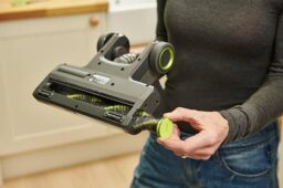 Image du fabricant 8 du RYOBI Aspirateur Balai 18V léger