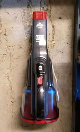 image client 3 Aspirateur À Main sans fil BLACK+DECKER BHHV315B QW