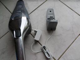 image client 3 Aspirateur À Main Black+Decker NVC220WBC QW