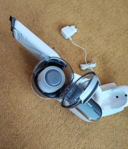 image client 3 Aspirateur À Main sans fil BLACK+DECKER PV1820L QW