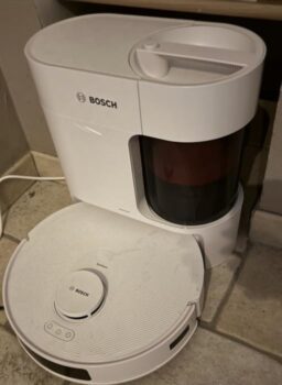 image client 3 Robot Aspirateur Laveur Bosch Spotless+ BCRD1W