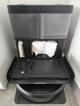image client 5 Aspirateur Robot Laveur Irobot Roomba® Plus 405 Combo AutoWash™ Dock