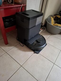 image client 5 Aspirateur Robot Laveur Irobot Roomba Plus 505 Combo AutoWash Dock