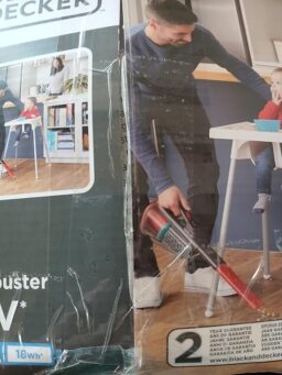 image client 6 Aspirateur À Main sans fil BLACK+DECKER BHHV315B QW