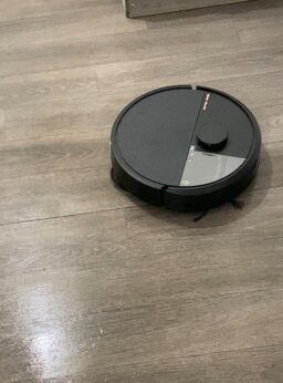 image client 6 Aspirateur Robot Laveur Irobot Roomba Plus 505 Combo AutoWash Dock