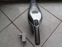 image client 7 Aspirateur À Main Black+Decker NVC220WBC QW