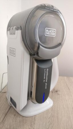 image client 8 Aspirateur À Main sans fil BLACK+DECKER PV1820L QW