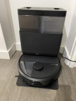 image client 8 Aspirateur Robot Laveur Irobot Roomba Plus 505 Combo AutoWash Dock